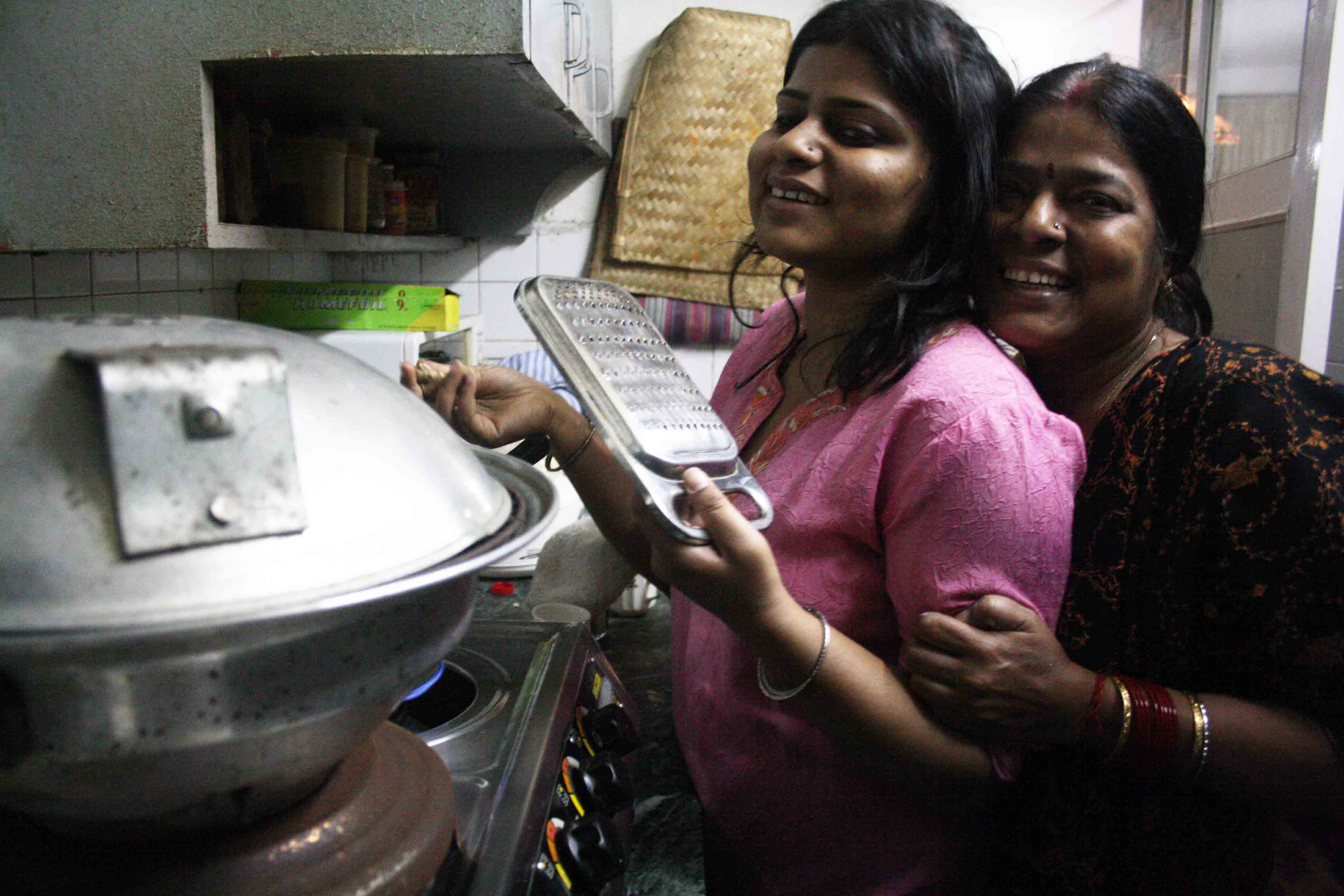 City Food – Julia Child Cooks Litti Chokha in Mayur Vihar-I