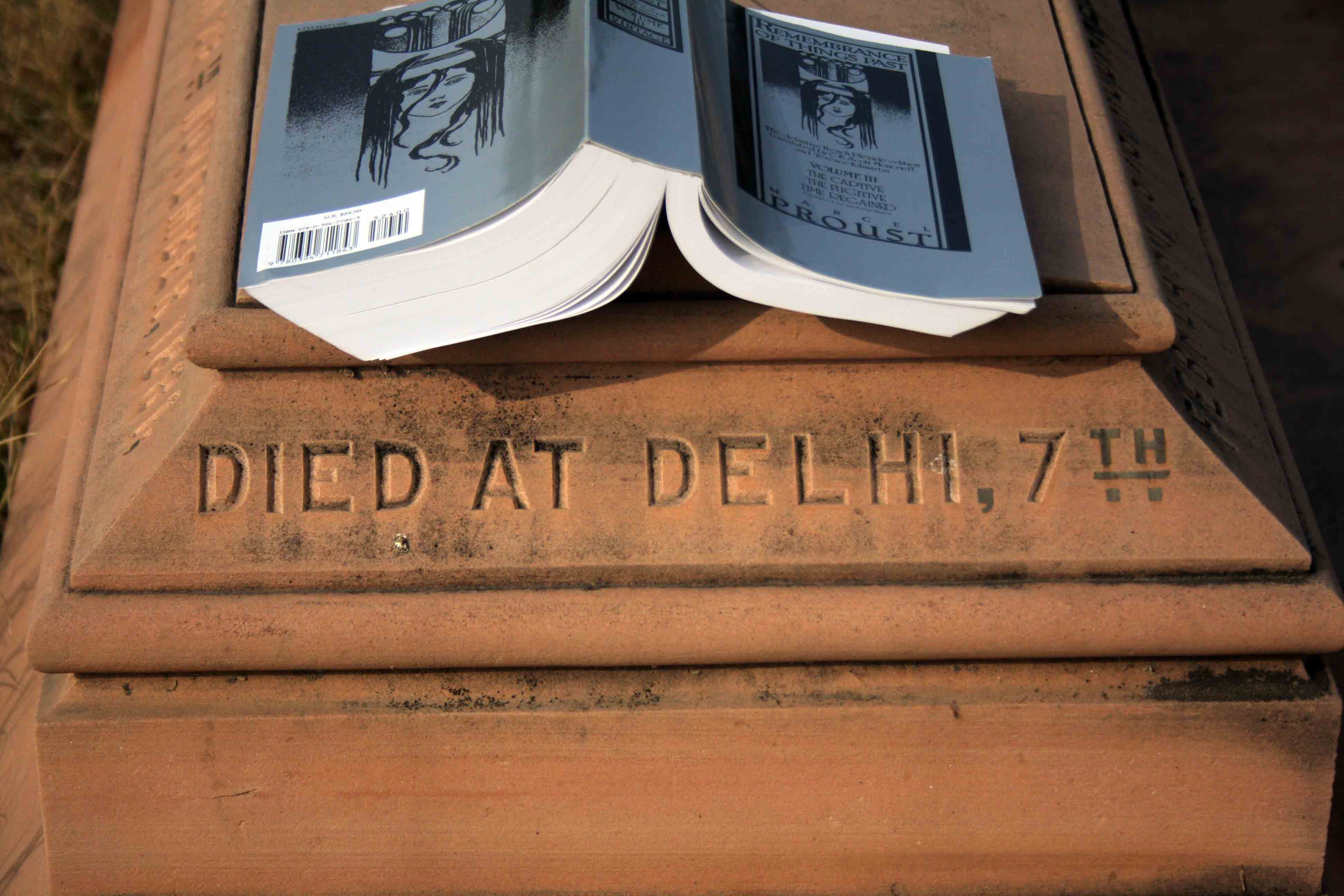 City Reading – The Delhi Proustians XXXVI, Nicholson Cemetery
