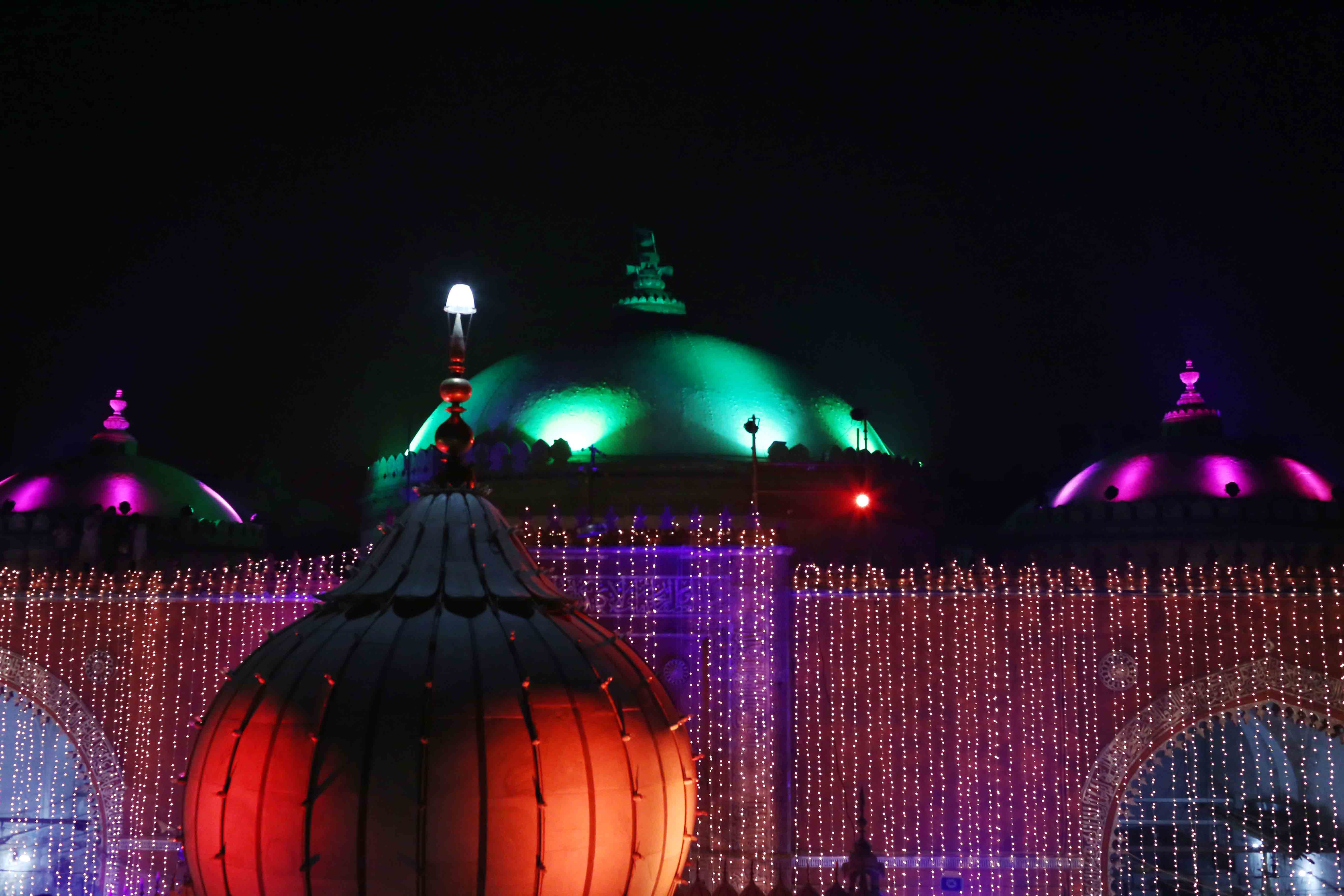 Photo Essay - The Night of the Lights, Hazrat Nizamuddin Auliya's Dargah
