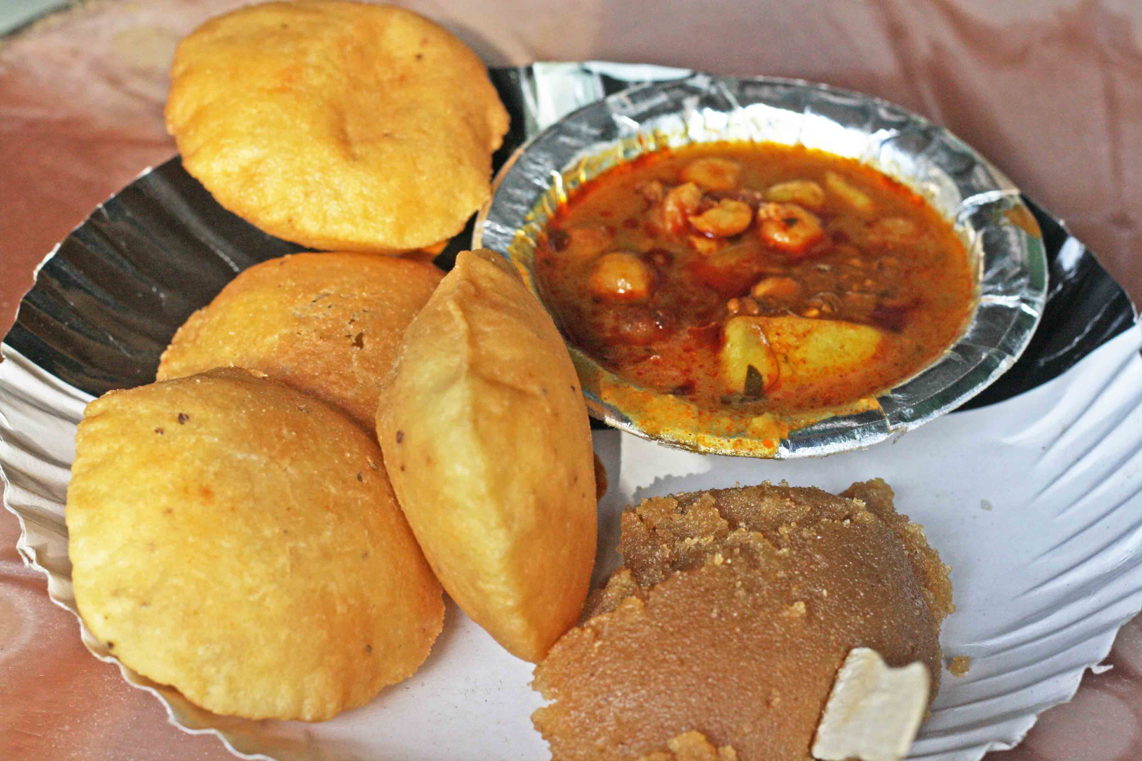 City Food - Nagori Poori-Sooji Halwa, Arihant Sweets