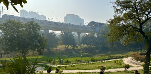 Delhi Metro - Metro Spotting, Aastha Kunj Park